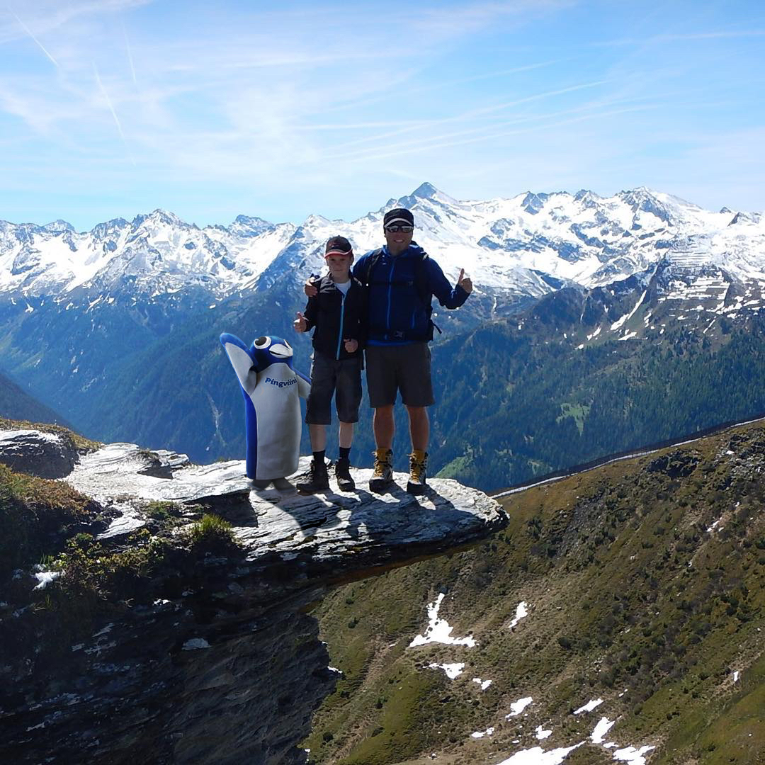 Valio Pingviini Photobomb 03, valmis kuvamanipulaatio